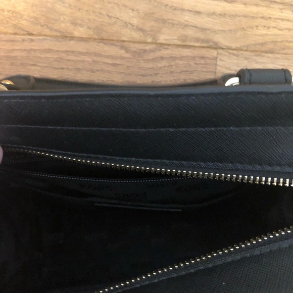 Michael Kors Handbag - Picture 6 of 9